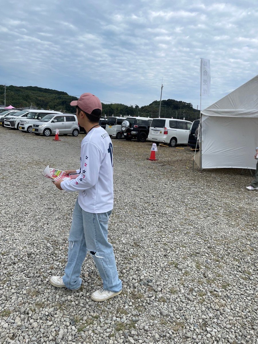PJ_Tegeva's tweet photo. こんばんは🐈‍⬛★ 丹生ゼミ６期生です！

本日、試合前のユニリーバスタジアムにて「テゲバ大学」のチラシを配らせていただきました🙌✨️

現在も申し込み受付中なので、対象の方は下記からどしどしご応募ください！！
↓↓↓
https://t.co/81IqyY2pkA

#テゲバジャーロ宮崎 #テゲバ大学  #宮崎大学 https://t.co/1qPno0B8LX