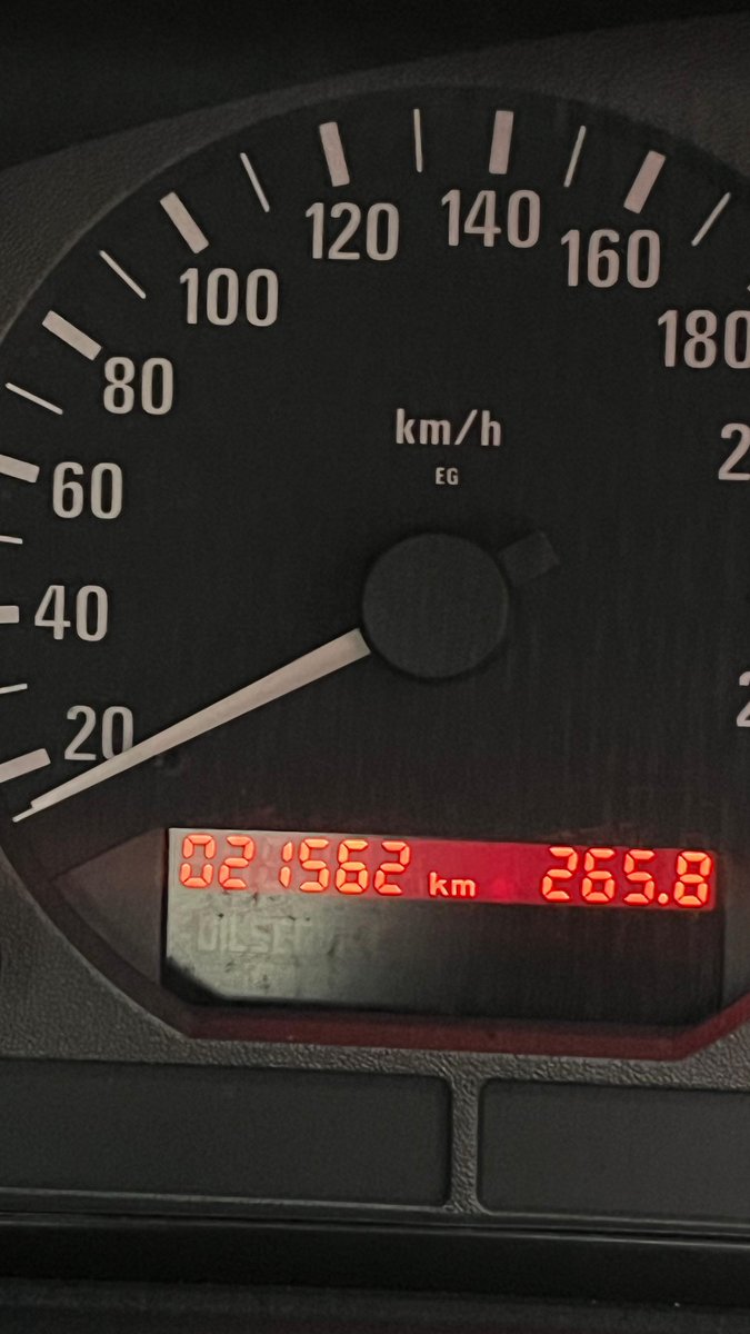 Suka Mobil Tua tweet media