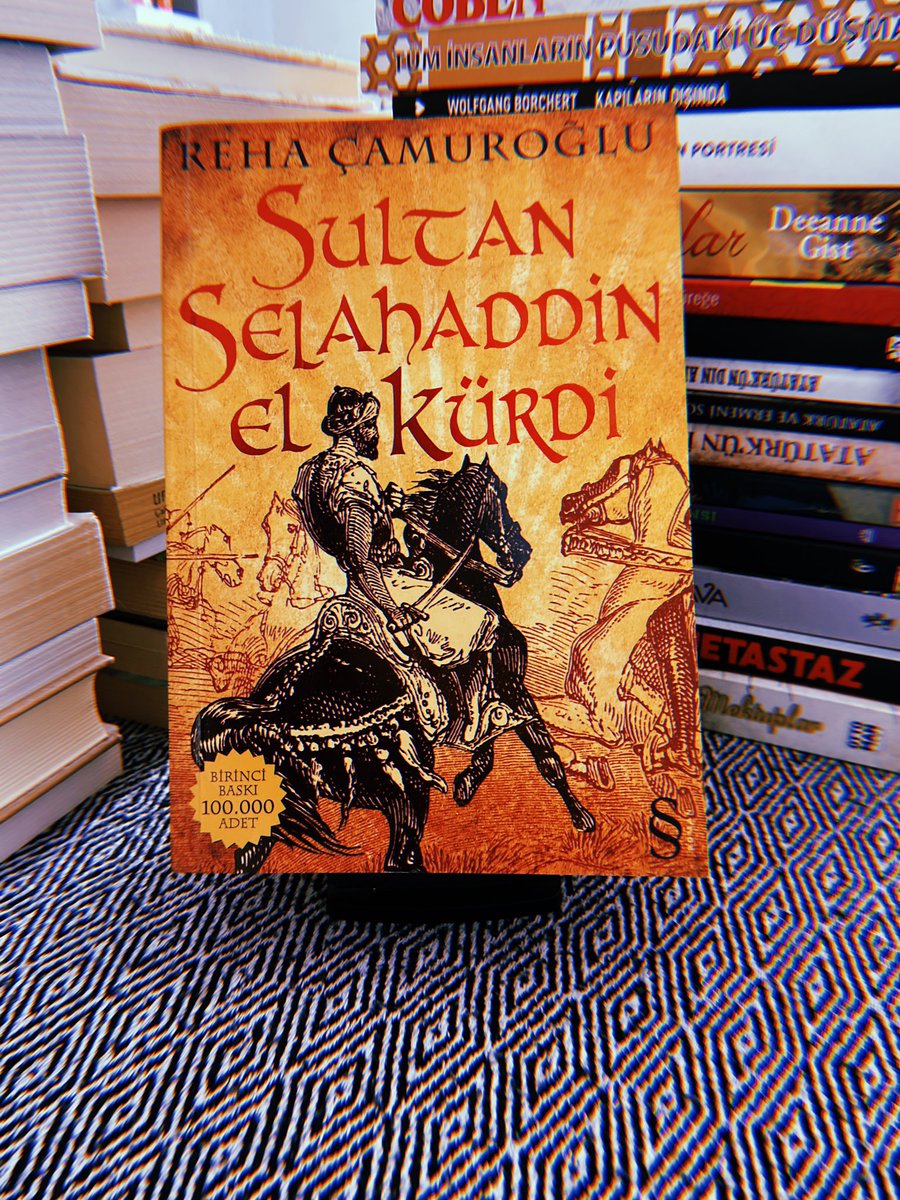 Yazılı olmayan günahlar vardır. Nerede yazılıdır, yazılı olmayan günahların olduğu ? Hiçbir yerde yazılı değildir, vicdana kazınmıştır. #RehaÇamuroğlu #SultanSelahaddinElKürdi #kitap #1satırarası #MaviAyrac #benimokumam #pazar