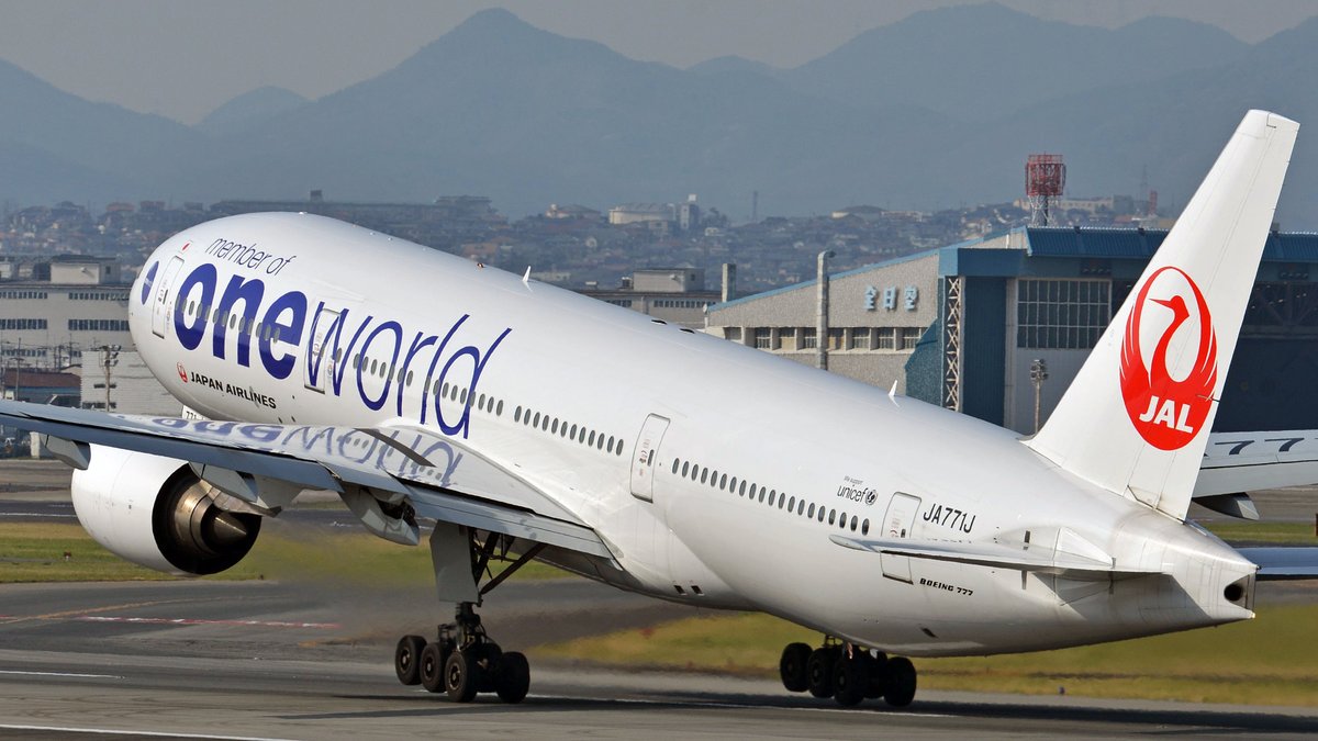 TaccaonA's tweet photo. JALさんの歴史の中で一時代を築いてきた777-200型機も、ついに定期運航を終了とのことで、一抹の寂しさを感じます。
国内で、海外で、その雄姿をたくさん見させていただき、撮らせていただきました。
たくさんのお客様を安全に運ばれて、本当にお疲れさまでした。
#JA703J #JAL #772ER https://t.co/w14zv5uWMJ