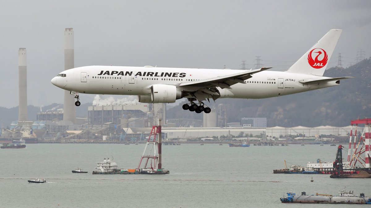 TaccaonA's tweet photo. JALさんの歴史の中で一時代を築いてきた777-200型機も、ついに定期運航を終了とのことで、一抹の寂しさを感じます。
国内で、海外で、その雄姿をたくさん見させていただき、撮らせていただきました。
たくさんのお客様を安全に運ばれて、本当にお疲れさまでした。
#JA703J #JAL #772ER https://t.co/w14zv5uWMJ