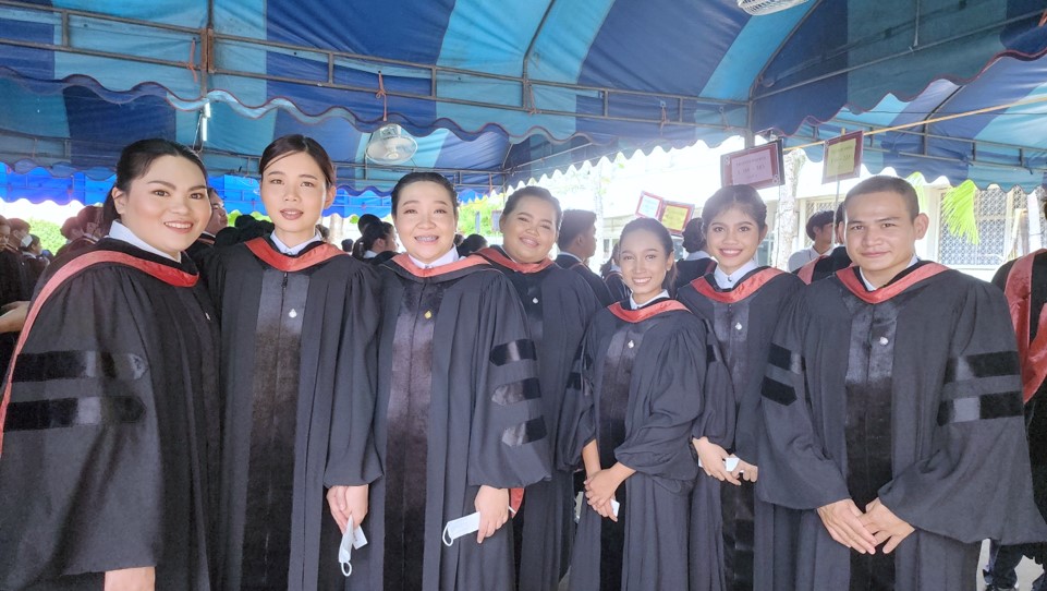 BiotechSU's tweet image. บรรยากาศในการซ้อมรับพระราชทานปริญญาบัตร คณะวิศวกรรมศาสตร์และเทคโนโลยีอุตสาหกรรม ประจำปีการศึกษา 2565 ในวันอาทิตย์ที่ 12 พฤศจิกายน 2566 ณ อาคารเฉลิมพระเกียรติ รร.สาธิต และอาคารศูนย์ศิลปวัฒนธรรม พระราชวังสนามจันทร์ 🔬🧬⚗️
#graduation2022 #biotsu #bioprocesssu #EnTechSu #silpakorn