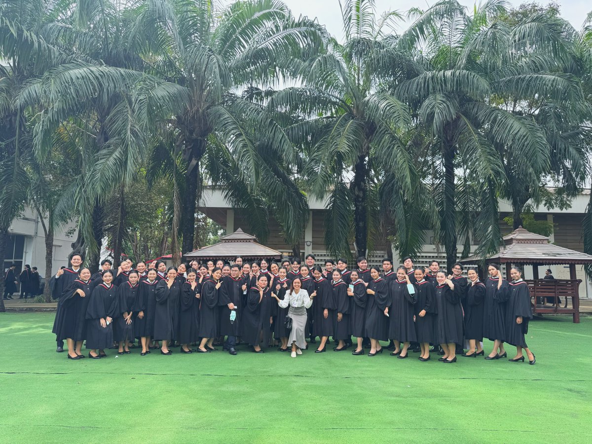 BiotechSU's tweet image. บรรยากาศในการซ้อมรับพระราชทานปริญญาบัตร คณะวิศวกรรมศาสตร์และเทคโนโลยีอุตสาหกรรม ประจำปีการศึกษา 2565 ในวันอาทิตย์ที่ 12 พฤศจิกายน 2566 ณ อาคารเฉลิมพระเกียรติ รร.สาธิต และอาคารศูนย์ศิลปวัฒนธรรม พระราชวังสนามจันทร์ 🔬🧬⚗️
#graduation2022 #biotsu #bioprocesssu #EnTechSu #silpakorn