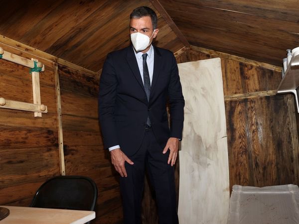 CapitnEspaa10's tweet image. #PedroSanchez acaba de #DUPLICAR el #DÉFICIT de #ESPAÑA para ser #PRESIDENTE 

Pero TÚ no te quejes y trabaja para los #CUPOS #CATALÁN y #VASCO 

@dreynders @EU_Justice @EUProsecutor @EU_Commission @VeniceComm
 @EP_President @Europarl_EN @EUCourtPress @IntlCrimCourt