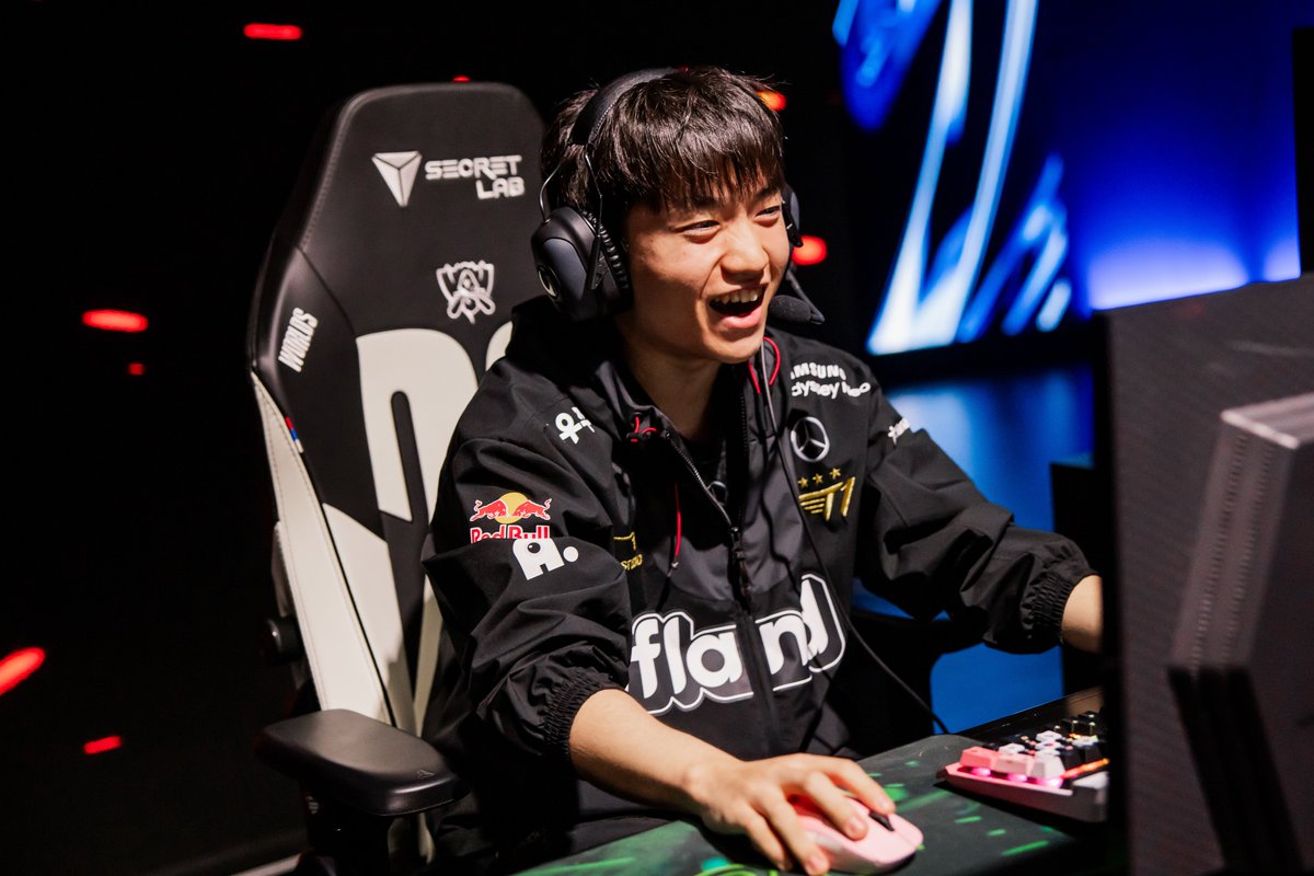 redbullgaming's tweet photo. BACK IN THE WORLDS FINAL! https://t.co/f0k0Ysm1On
