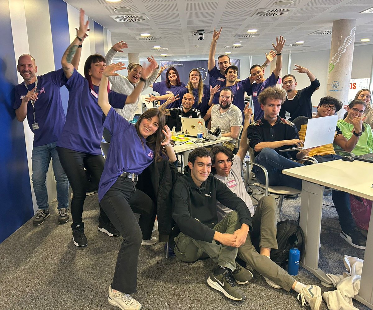 AnnaTolosaG's tweet photo. Con esta energía termina el taller sobre cómo comunicar una idea de proyecto💡🔝 , en el @eduhackfest  @DigiEduHack . ¡Mucha suerte para las presentaciones de esta tarde, a disfrutarlas!💥 https://t.co/qgfdeVGnZ0