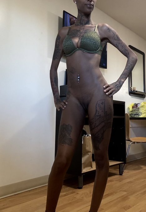 PSA📢I am Celibate UNLESS $ELLING IT🤑 HYFR🫵🏽 gotta PAY 2 PLAY💰STAY, LAY🙄YEA ALL THAT💯 NO if I&rsquo;m nt getting