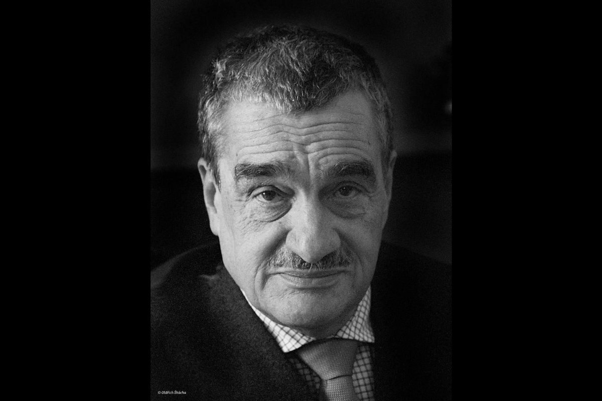 Odešel Karel Schwarzenberg

Stejně jako první prezident nezávislého Československa a první prezident svobodného Česka nesnášel prázdné tlachání a jednou z jeho nejčastějších reakcí v diskusích nad neduhy a nepravostmi tohoto světa bylo: „No a co s tím budeme dělat?“.