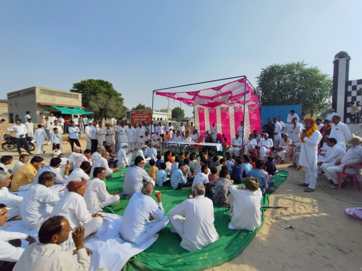 abhishekmatoria's tweet photo. नोहर विधानसभा क्षेत्र के गांव नैयासर में जनसम्पर्क कार्यक्रम के दौरान ग्रामवासियों से मुलाकात कर भाजपा को विजयी बनाने के लिए आग्रह किया ।

#खिलेगा_कमल_जीतेगा_नोहर 
#Abhishekmatoria 
#नोहर https://t.co/V33JP5pEDs