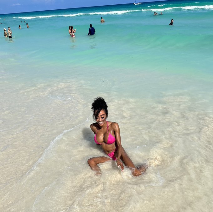 #IslandBabe 🩷👙🇲🇽🏝️ #Mexico2023 #Sunkissed for winter ☀️☺️👸🏽🥳 #CurlyHairNatural the waves Loved it clearly<a href="/tag/islandbabe"class="tags">#IslandBabe</a><a href="/tag/mexico2023"class="tags">#Mexico2023</a><a href="/tag/sunkissed"class="tags">#Sunkissed</a><a href="/tag/curlyhairnatural"class="tags"><span>#curlyhairnatural</span></a>