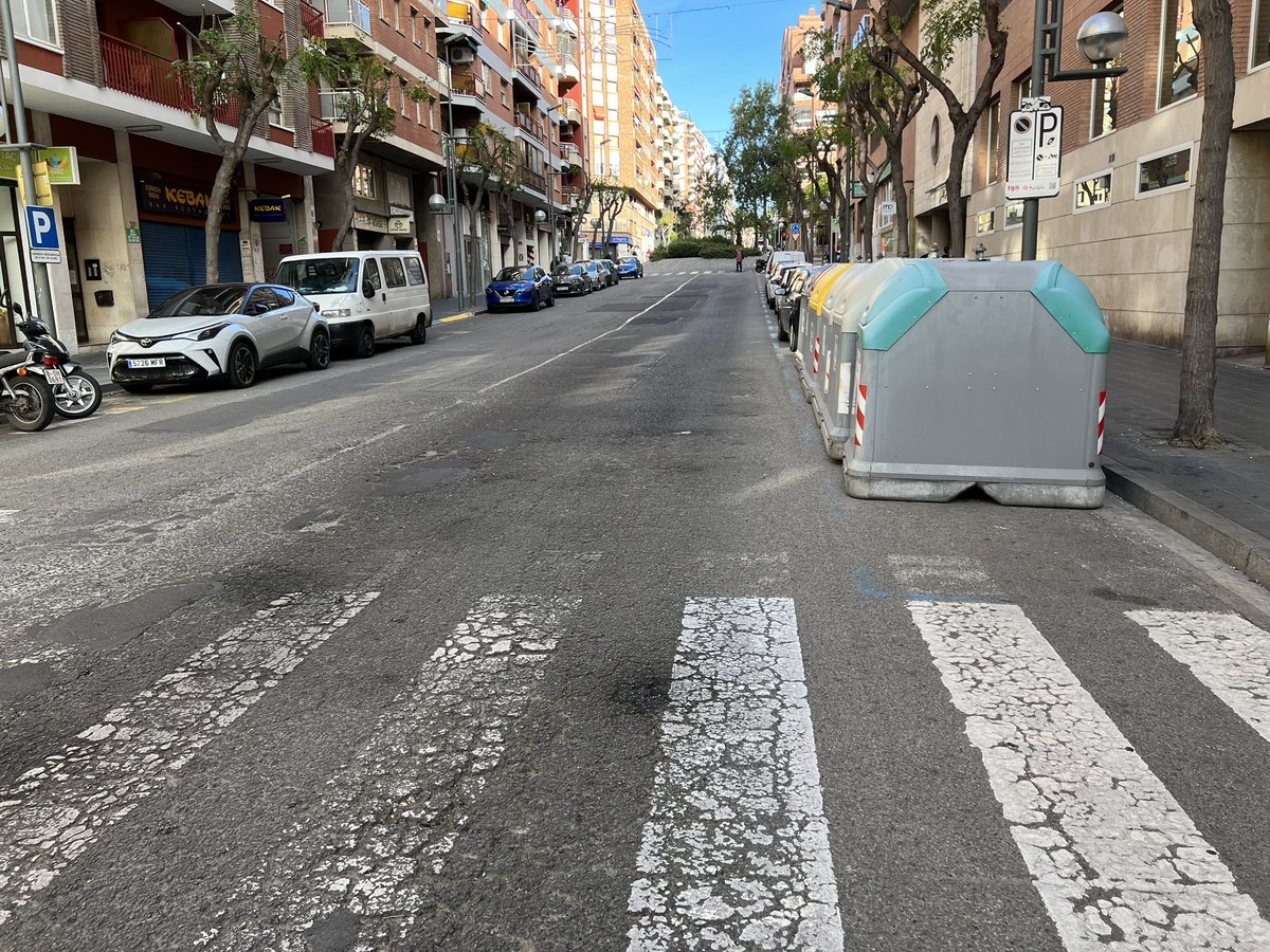 sandomi__'s tweet photo. No entenc com una capital de província com #tarragona té els carrers principals en aquest estat @AVVPereMartell @TGNAjuntament @MilloremTGN molt complicat passar-hi en patinet, bicicleta o motocicleta… https://t.co/gCZdH47A6y
