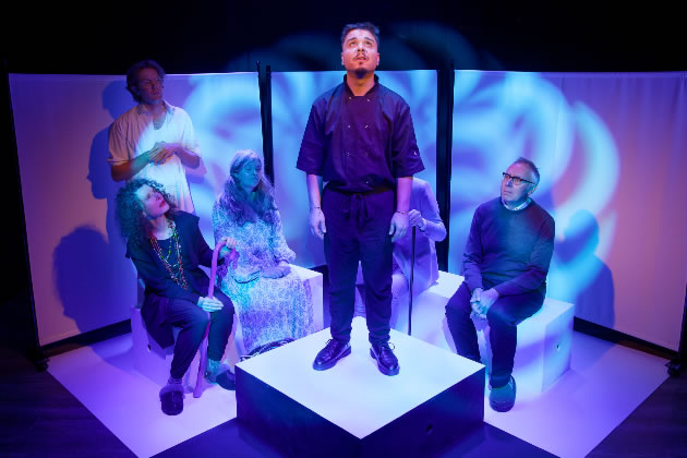 Superb Set Steals Show in The Elephant in the Room
Susan Stanley-Carroll on the latest play at the Tabard Theatre chiswickw4.com/default.asp?se…