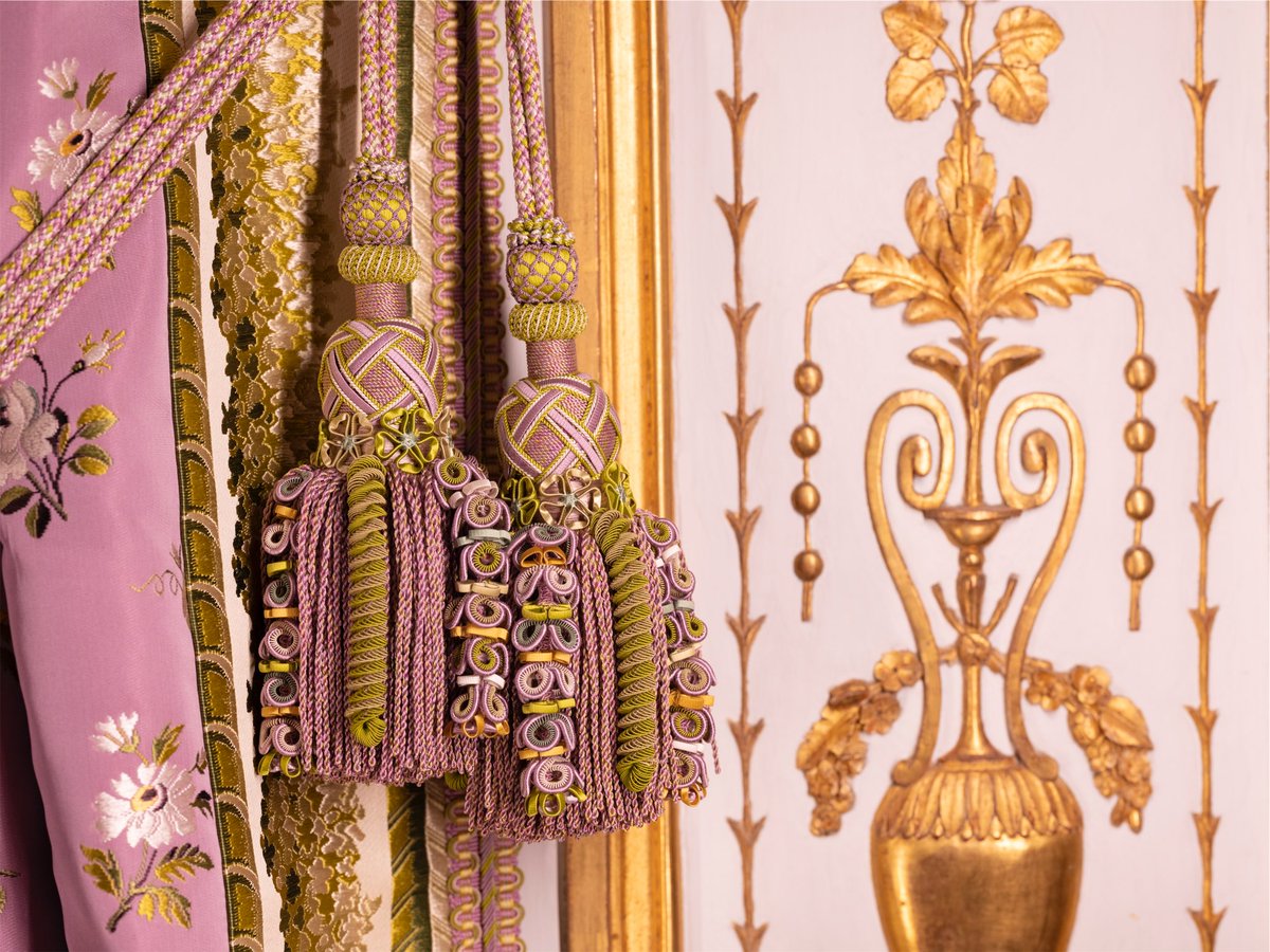 CVersailles's tweet photo. 🇫🇷🧵La finesse de la passementerie au château de Versailles.
🌍 🧵 The finesse of passementerie at the Palace of Versailles. https://t.co/SMAZTim7JW