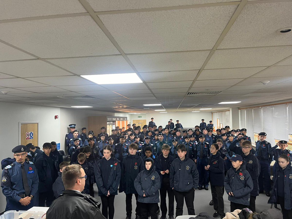 Briefed and ready to go!!! Over 130 Police Cadets from @MPSSutton out on parade today for #RememberanceSunday. @NationalVPC | @MPSAndyBrittain | @MattTwistMPS