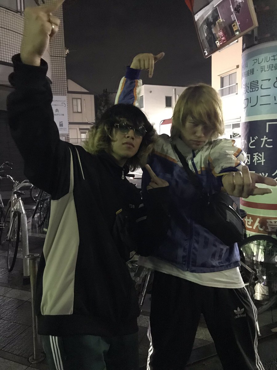 アメ村でめっちゃキメ顔でツーショット撮ったのに俺がパーカーの