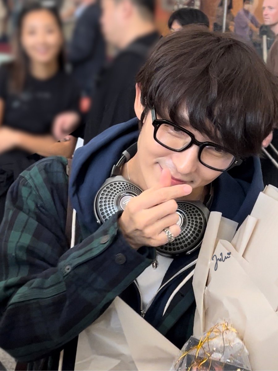 LuiMonaka's tweet photo. Actor Lee Joon Gi arrive at HongKong airport 
30/10/2023

#이준기
#LeeJoongi https://t.co/8zqr7f6SI2