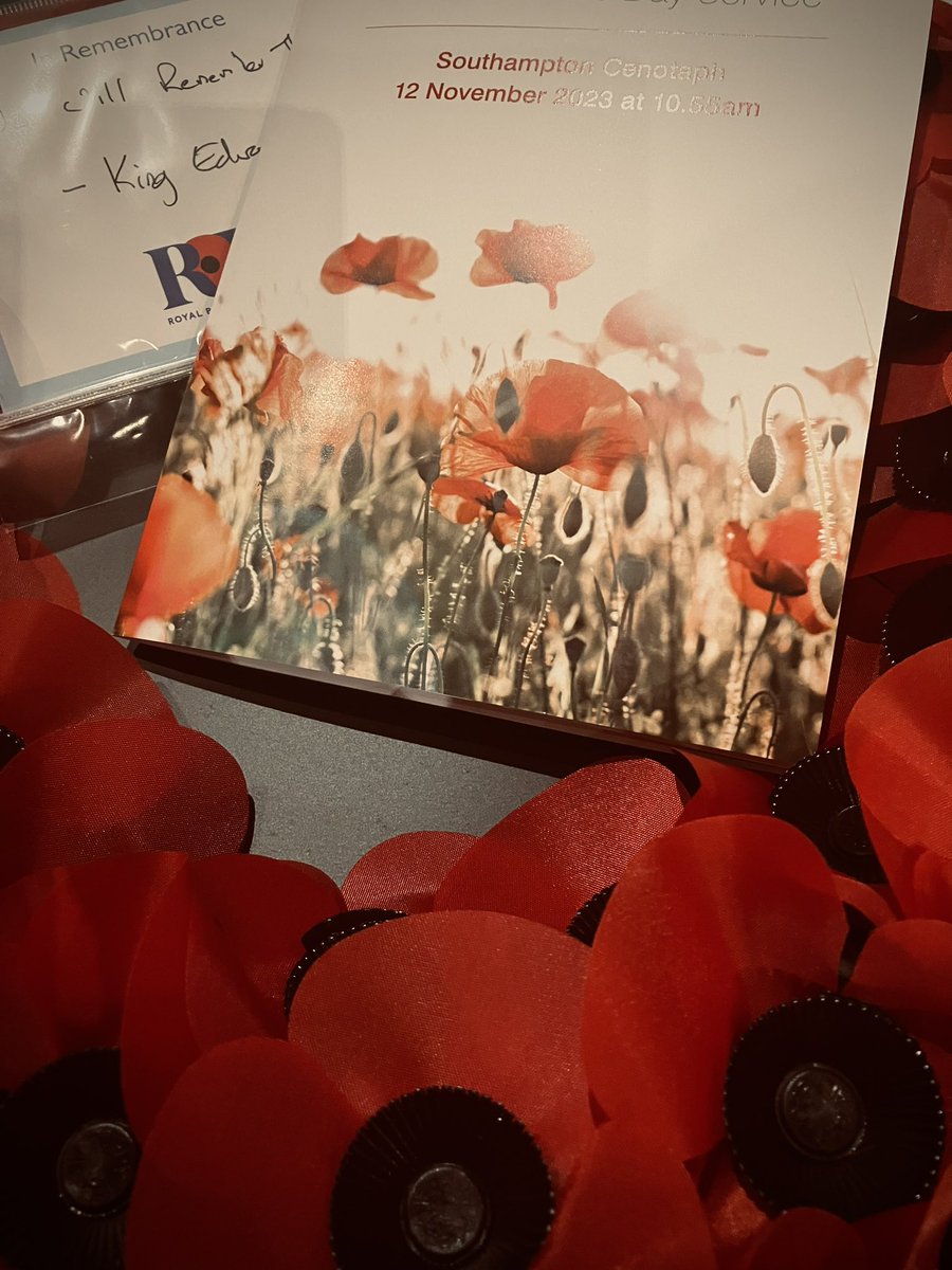 Honoured to represent <a href="/KESSouthampton/">King Edward VI School</a> in today’s City of Southampton Remembrance Day Service. #RememberanceDay2023