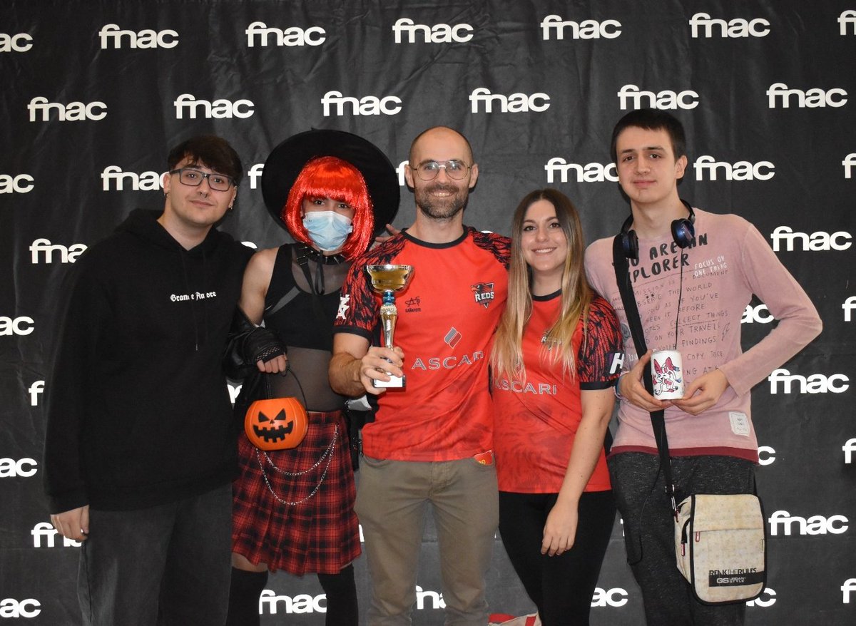 Otro año más  <a href="/RedsGaming_ESP/">Reds Gaming E.C 🔴</a> ganando en <a href="/MurciasereManga/">Yomeremango</a> ! Gracias a <a href="/Alsa_autobuses/">Alsa</a> por el apoyo al club y a <a href="/Fnac_ESP/">Fnac España</a> por el apoyo al torneo de @pokemonunite 🙏🏻
<a href="/Auroserade/">🔮🌹Rose 🌹🔮</a> @demonzzw <a href="/AnnaDuckRL/">AnnaDuck</a> @bvrnedwitch