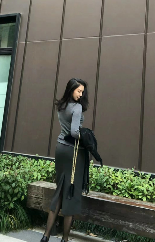 Turtlenecks and long sleeves mean winter is here🧥❄️