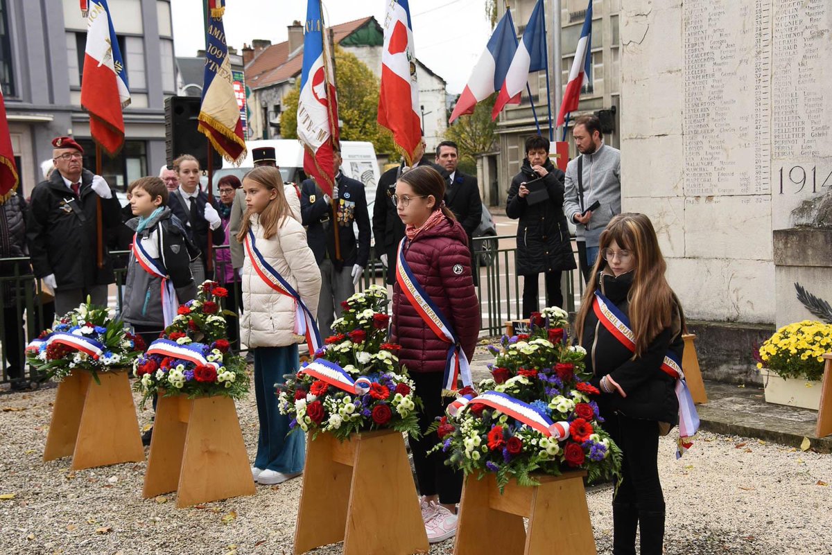 Raviver la flamme.
Entretenir la mémoire.
Chaumont #11novembre 2023 🇫🇷