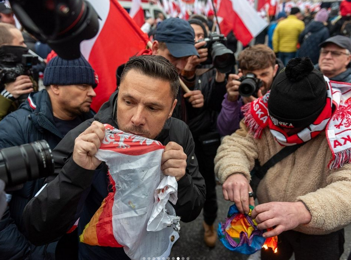 bad_immigrant's tweet photo. Thousands of neonazis from all around europe went to #Warsaw this Saturday to participate in the "Independence March" - the biggest extreme right event in Europe (including non-EU states like fascist #Russia) https://t.co/Po86VhlbpK