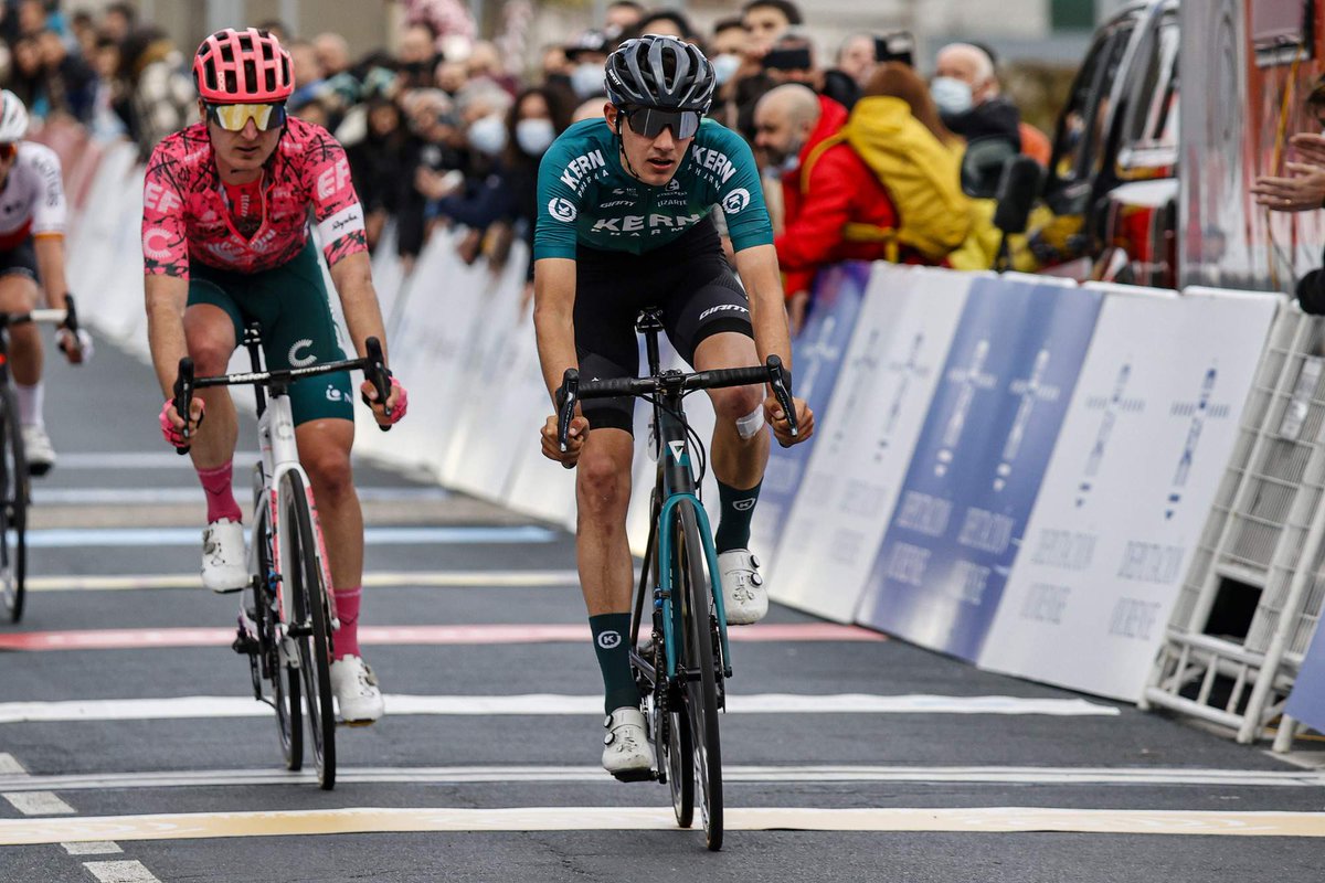 ciclo21's tweet photo. Joxean Fernández Matxin, mánager del UAE, impresionado con Igor Arrieta:

"Tiene condiciones para ser uno de los mejores del mundo"

https://t.co/0gpHSuuWiX https://t.co/Dw23mQRKnf