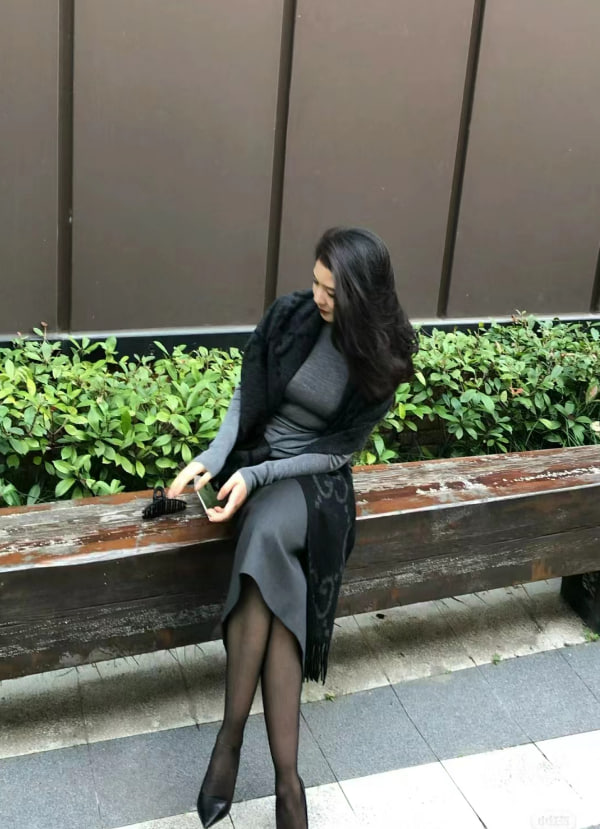 nanda_maniz's tweet photo. Turtlenecks and long sleeves mean winter is here🧥❄️ https://t.co/0BE8OeR4af