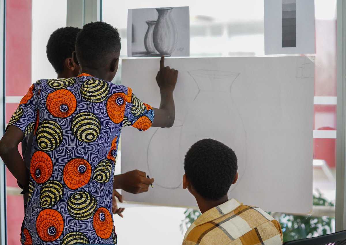 Transcribing dream on to a paper: Youth discover the joy of Drawing under the guidance of Volunteers! #SundayArt <a href="/DanEnergyET/">dan</a>