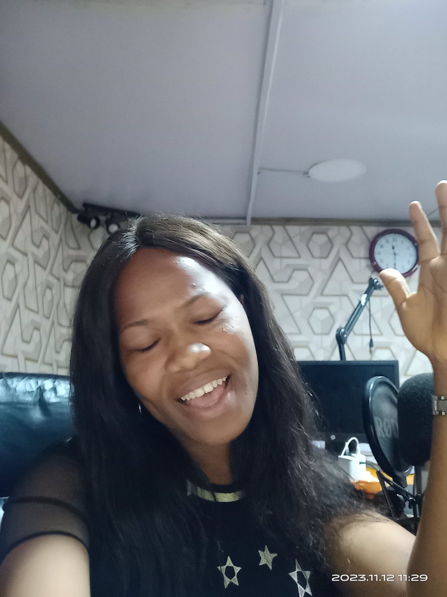 SPARKLINGFM923's tweet photo. #ChurchOnRadio 🌞 w/ @RichardVaness11👑 💋
#SplendidSunday☺️
#NP⏩ Eze Ebubue - @NeonAdejo 💥🔥
#ListenLive👇🏽
https://t.co/qz2BDfIvOp… https://t.co/OEXPAP48qW