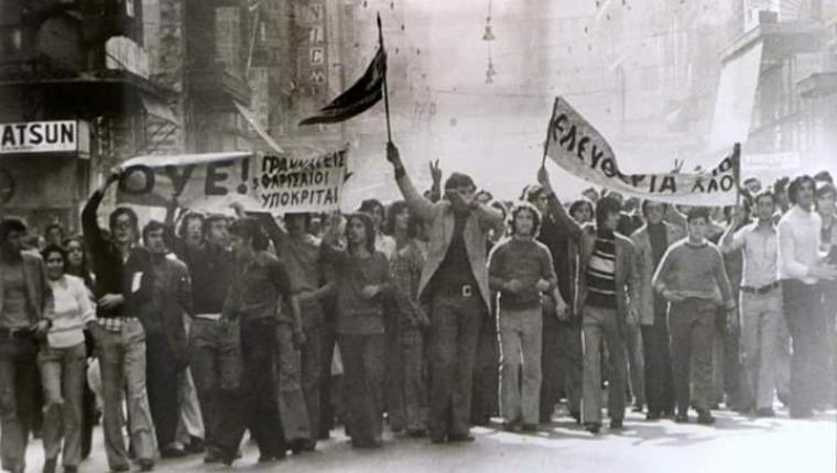 thekotsi's tweet photo. «ΣΟΥ ΕΙΠΑΝ ΨΕΜΜΑΤΑ ΠΟΛΛΑ»
Με αφορμή τα 50 χρόνια από την εξέγερση του Πολυτεχνείου, Νοέμβρης 73,
τραγούδια που γράφτηκαν την περίοδο της δικτατορίας 
Την ΤΡΙΤΗ 14/11.23, στις 7-8 μ.μ.
Στην εκπομπή ΜΕΛΩΔΙΚΕΣ ΠΕΡΙΠΕΤΕΕΙΣ με το Θέμη Κοτσιφάκη, στον ΕΠΙΚΟΙΝΩΝΙΑ 94FM https://t.co/Ml3WYBVmXf