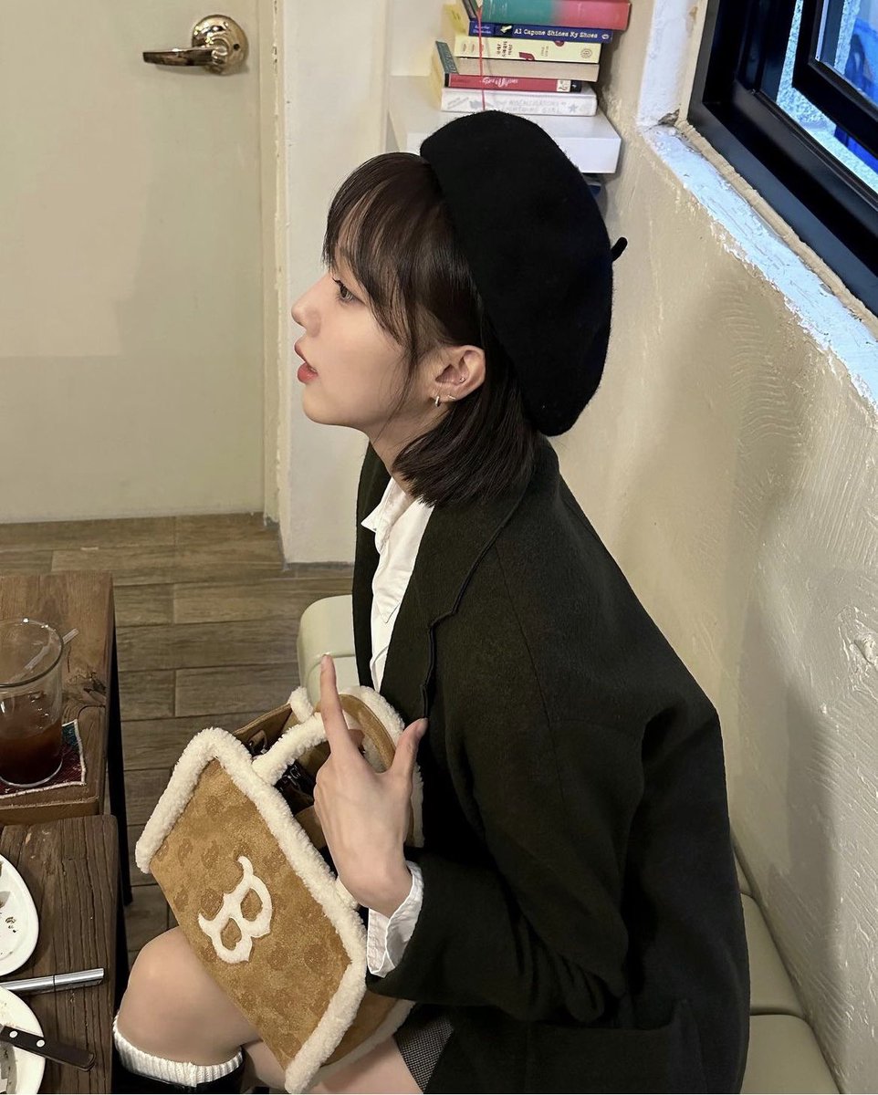 IrrisUpdates's tweet photo. ❀ ‘10.11.23’ lucirliv—🎞new post

#Sponsored The bag is so cute🤎🤍🤎

#MLBKOREA #MLBCREW #MLBbag #MLBmustangbag #minibag #winterbag #furbag #bagcoordination #dailybagrecommendation

[1/4]
› 🦢

————————————
#IRRIS #아이리스 #LIV #리브 https://t.co/qV8Rb1Dpg1