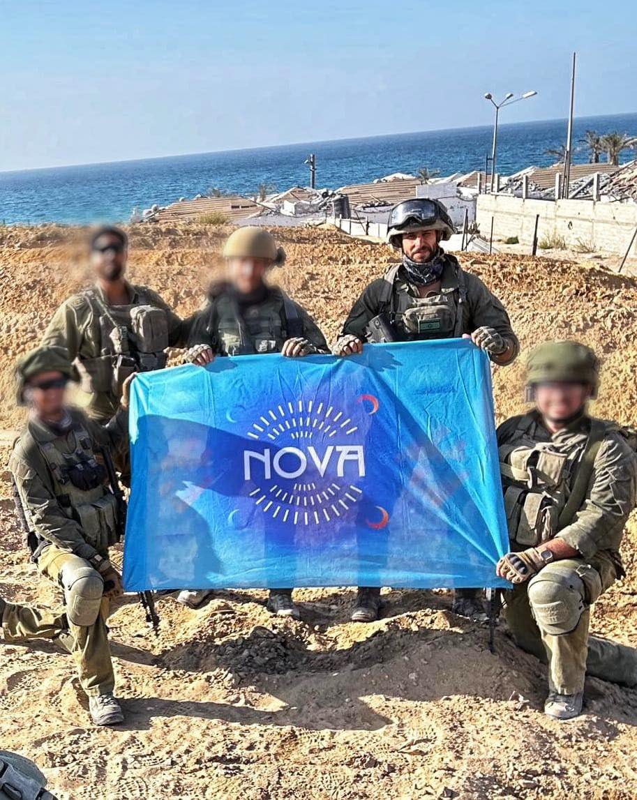 LevinaNeythiri's tweet image. Remember this actor from #FAUDA❓
He definitely is one of my fav.
He’s right now at the forefront of Israeli War against HAMAS. 

He’s part of Duvdevan Commando Brigade ( famous for its under cover operations). 

Good Luck Idan Amedi. 👍

-Documenting Israel