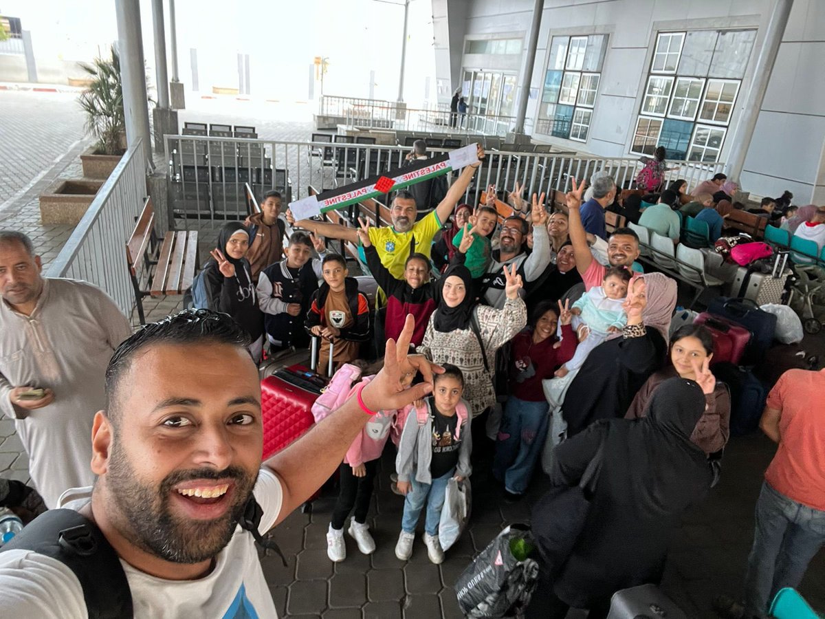 RogerioCorreia_'s tweet photo. ELES CONSEGUIRAM! 🎉🇧🇷🕊️

Os brasileiros que estavam presos em Gaza já atravessaram a fronteira e se encontram no Egito, de onde virão, em segurança, para o Brasil, na Operação Voltando em Paz.

Isso é respeito e carinho com o povo na busca pela paz! Bom dia! ☕️ https://t.co/QbVc6Nqlz1
