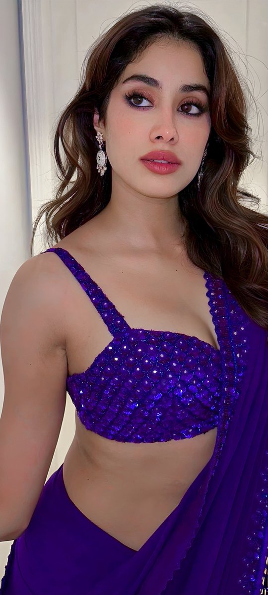 XRatedCurvesss's tweet photo. HAPPY DIWALI 🎇🎆🥵

#Diwali2023 #Diwali #DiwaliWishes 
#Bollywood https://t.co/ceYuWJVXBX