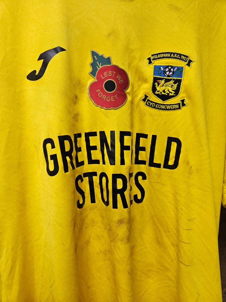 fields_afc's tweet image. Yesterday, the lads took to the field with a poppy on the shirt to remember those who fought for our country.

Along with our visitors @Rassau_AFC, everyone present took part in a moments silence before kick off, as we reflect on the sacrifices our service men and women have made