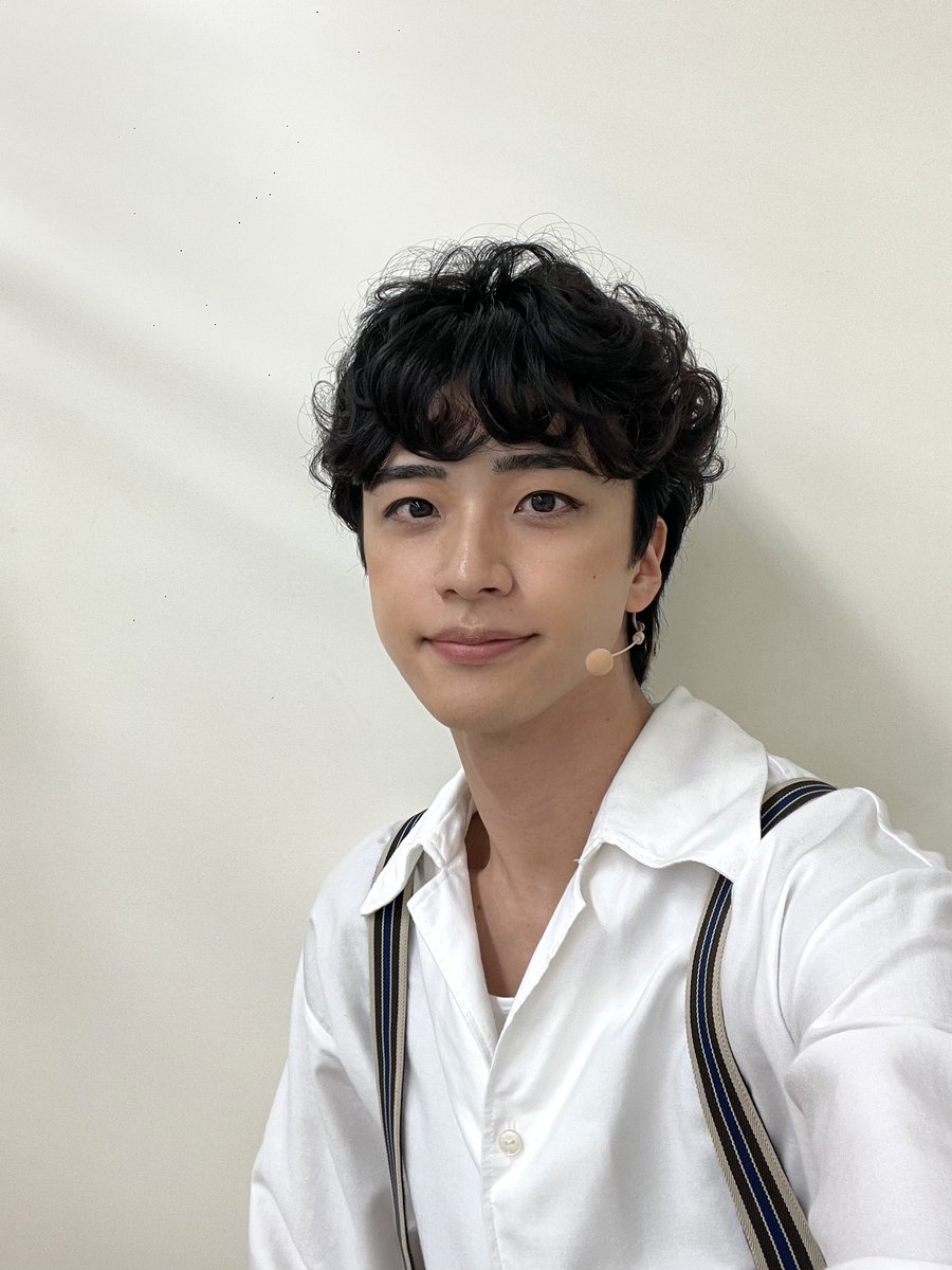takuma_isawa's tweet photo. #日劇前で逢いましょう 全17公演ありがとうございました！時が経っても決して変わることのない、エンタメの魅力が詰まった素敵な作品でした。老若男女色んな方に観ていただけて、みんなの笑顔が本当に嬉しかったなぁ。
沢井を演じられて幸せでした！みんなありがとう。

いつかまた必ず逢いましょう！ https://t.co/DPtZgRca2K