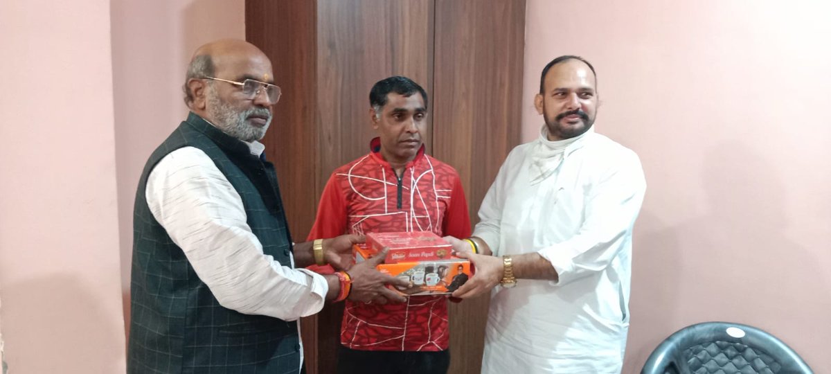 MahendrSainiBJP's tweet image. आज भारतीय जनता पार्टी कार्यालय पर अपने सहयोगियों को दिपावली पर्व पर हार्दिक शुभकामनाएं देकर उपहार भेट किये
#sunilbansal #CMYogi #Dharmpalsingh #BhupendraSinghChaudhary #satendrashishodia