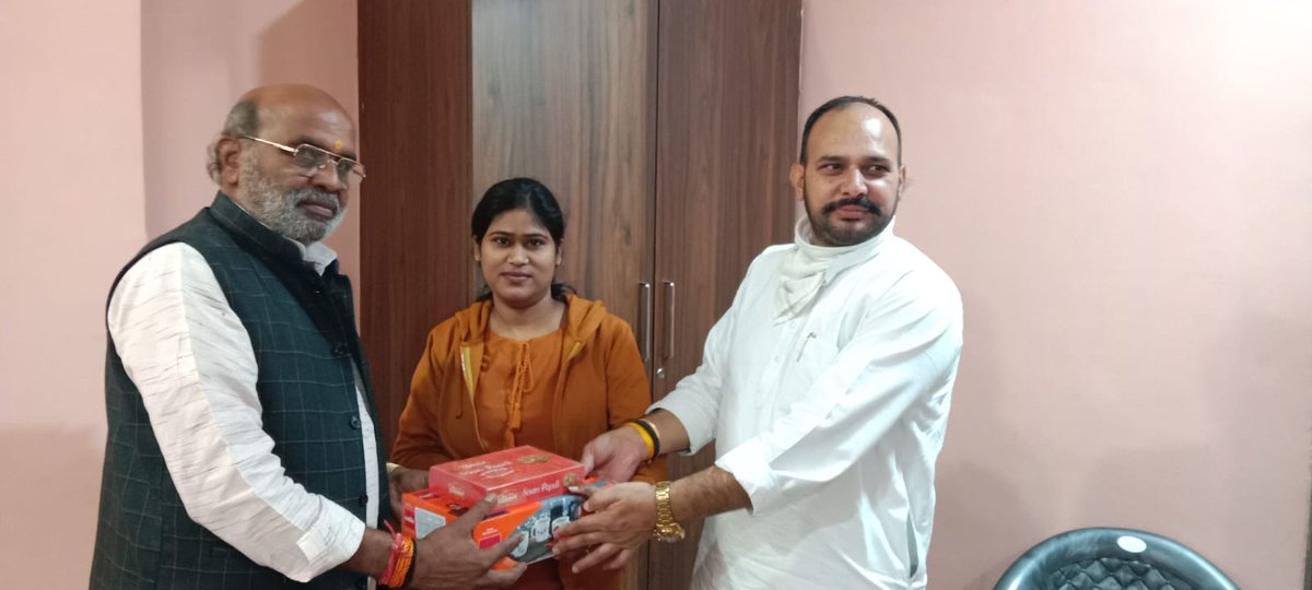 MahendrSainiBJP's tweet image. आज भारतीय जनता पार्टी कार्यालय पर अपने सहयोगियों को दिपावली पर्व पर हार्दिक शुभकामनाएं देकर उपहार भेट किये
#sunilbansal #CMYogi #Dharmpalsingh #BhupendraSinghChaudhary #satendrashishodia