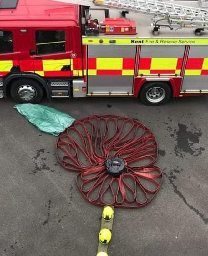 kentfirerescue's tweet photo. Every year, we unite in a two-minute silence on #RemembranceSunday. Everyone at KFRS will join the nation at 11am today to reflect, and to honour and remember all those who served.

#LestWeForget https://t.co/BbUcF8qsYq