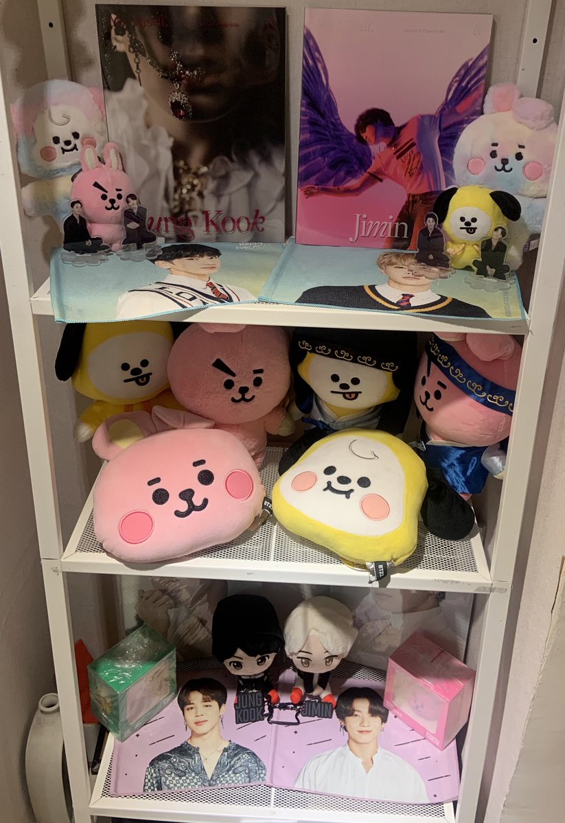 JLAXBTS's tweet photo. 我CP美好的愛情又讓我滿血復活了😚一進門就被佈置感動到說不出話，待在裡面被 #國旻 包圍真的超級幸福～🥰 然後應援物規模嚇到我了，好豐富好漂亮😍 謝謝 @RealLoveStoreKM 這麼用心舉辦展覽💜💛

#RealLoveStore_LoveFindsYou #국민
#2023KookminDayEventInTW https://t.co/ufrnN6RMO2