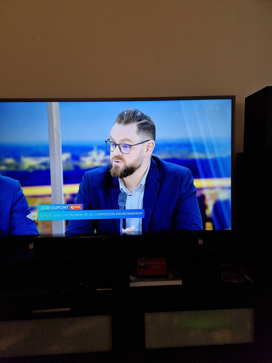 Madame Tellier est responsable du dossier PFAS.
Pendant 5 ans elle savait, nous l'avons signalé avec le <a href="/PTBparlwal/">PTB au ParlWal</a> depuis 2021. 
Elle est la ministre de la tutelle de la SWDE.
 C'était sa responsabilité de prévenir les habitants et de prendre des mesures. <a href="/JoriDupont/">Jori Dupont</a>