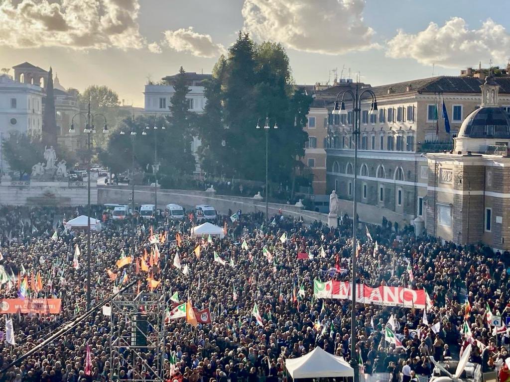 SenatoriPD's tweet photo. Ieri in 50mila a Roma per far sentire le nostre voci.

Questa piazza è una promessa. 
L’alternativa c’è. https://t.co/RKimXR0Ci9