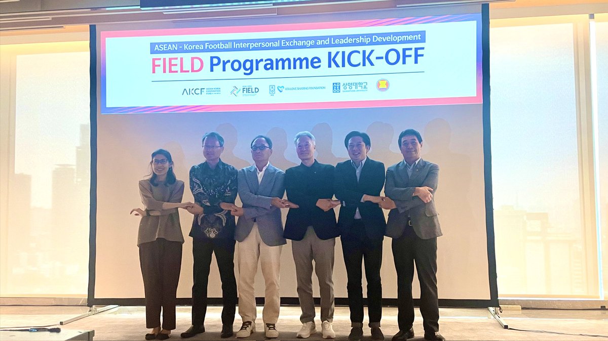 ASEAN's tweet image. Kicking off ASEAN-ROK football cooperation through the FIELD! Our thanks to the Ambassadors of Member States and ROK for joining the launch and the FIFA U-17 World Cup™️ match at Jakarta International Stadium. ⚽🌍 #ASEANKoreaFIELD #ASEANFootball #sportsfordevelopment