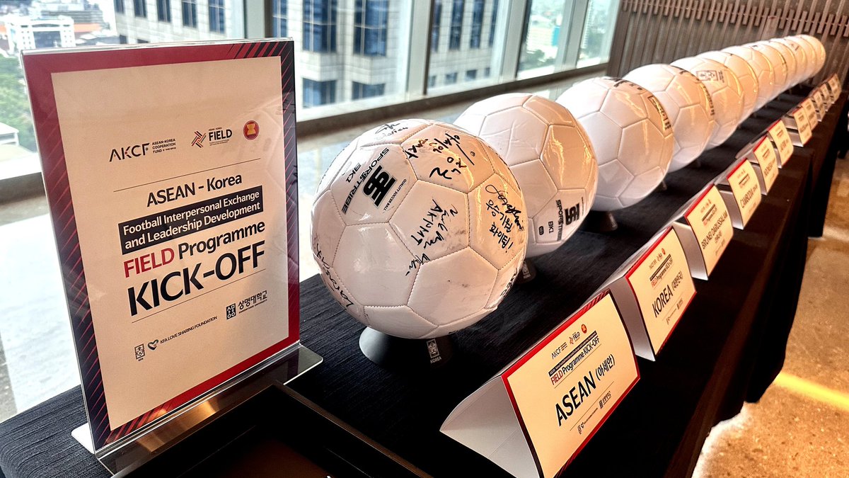 ASEAN's tweet image. Kicking off ASEAN-ROK football cooperation through the FIELD! Our thanks to the Ambassadors of Member States and ROK for joining the launch and the FIFA U-17 World Cup™️ match at Jakarta International Stadium. ⚽🌍 #ASEANKoreaFIELD #ASEANFootball #sportsfordevelopment