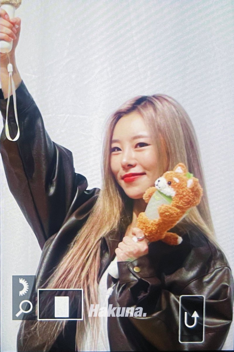 231112 미팬 프리퓨

강아지친구들과 화이팅

#MAMAMOO #마마무 
#WHEEIN #휘인 #丁輝人