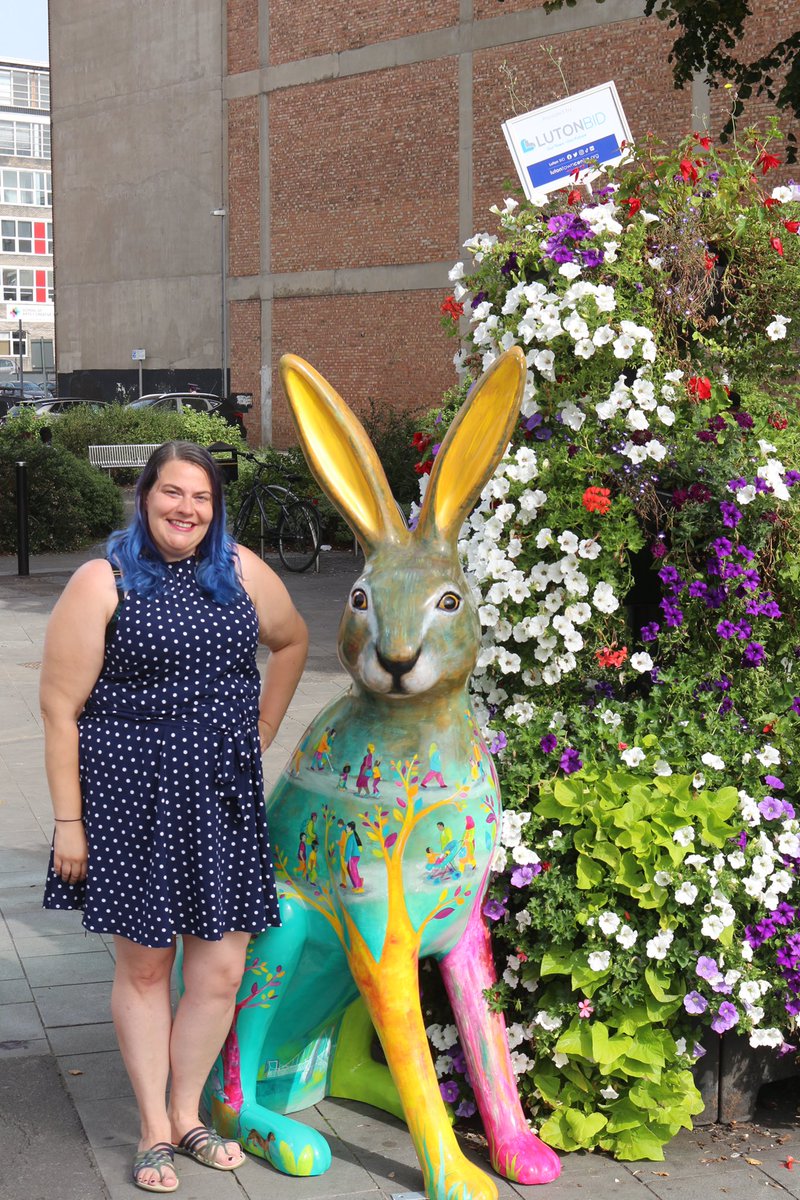 We’re brightening up your feed this Sunday with colour and flowers! We visited <a href="/LutonBID/">Luton BID</a> during the summer, and our hare couldn’t get enough of the sun! We can’t wait to bring colour and energy to Luton in 2024! 

#HopOnBoard #TakeAShelfie #ShortTailTrail