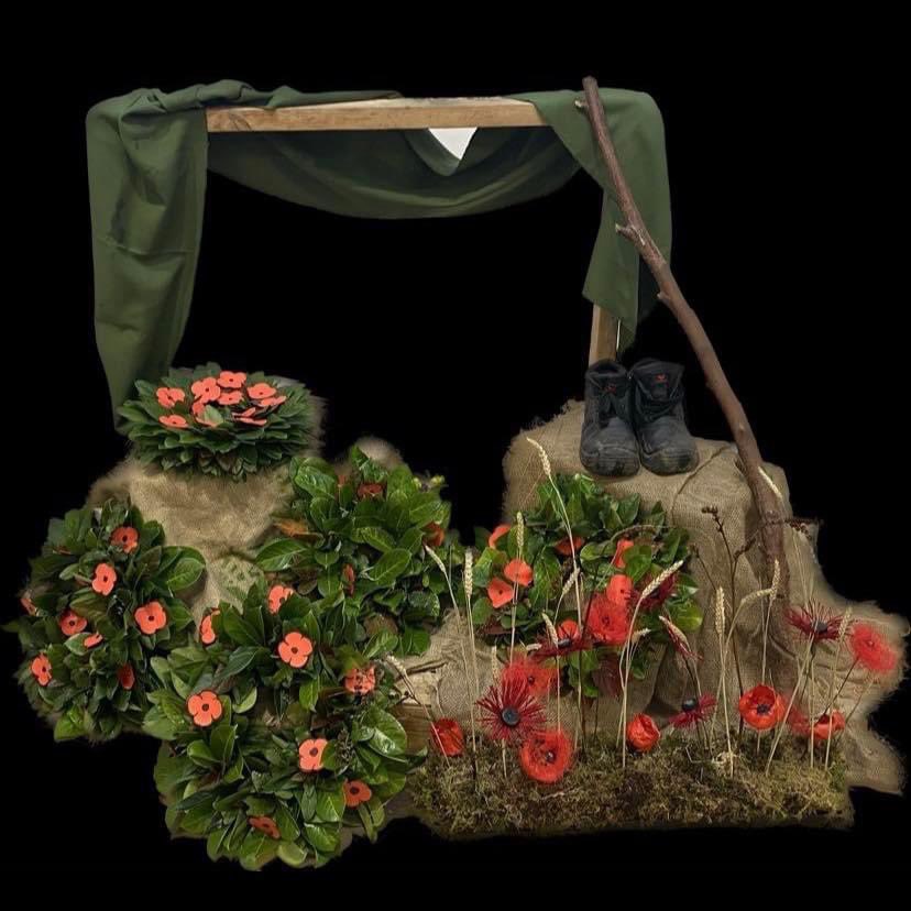 Today we unite to remember the service and sacrifice of the Armed Forces community from Britain and the Commonwealth. 

Thanks to our floristry students for this magnificent tribute in our 1894 Gallery.

#RememberanceSunday