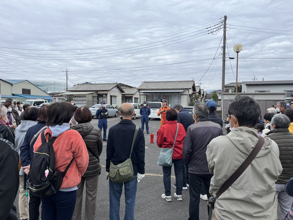 HORI_TOSHIYUKI8's tweet photo. 令和5年度大間々13区自衛防災訓練を集会所広場で実施　「消化器訓練・AED取扱訓練　150名が参加」桐生みどり消防署・みどり市消防団第6分団協力のもと実施🚒
#みどり市
#防災訓練
#消化器訓練
#AED取扱訓練 https://t.co/r8TI2ck1N4