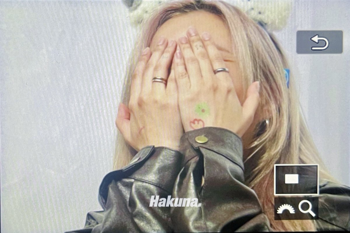 231112 미팬 프리퓨

강아지 귀 못 찾았어🤣

#MAMAMOO #마마무 
#WHEEIN #휘인 #丁輝人