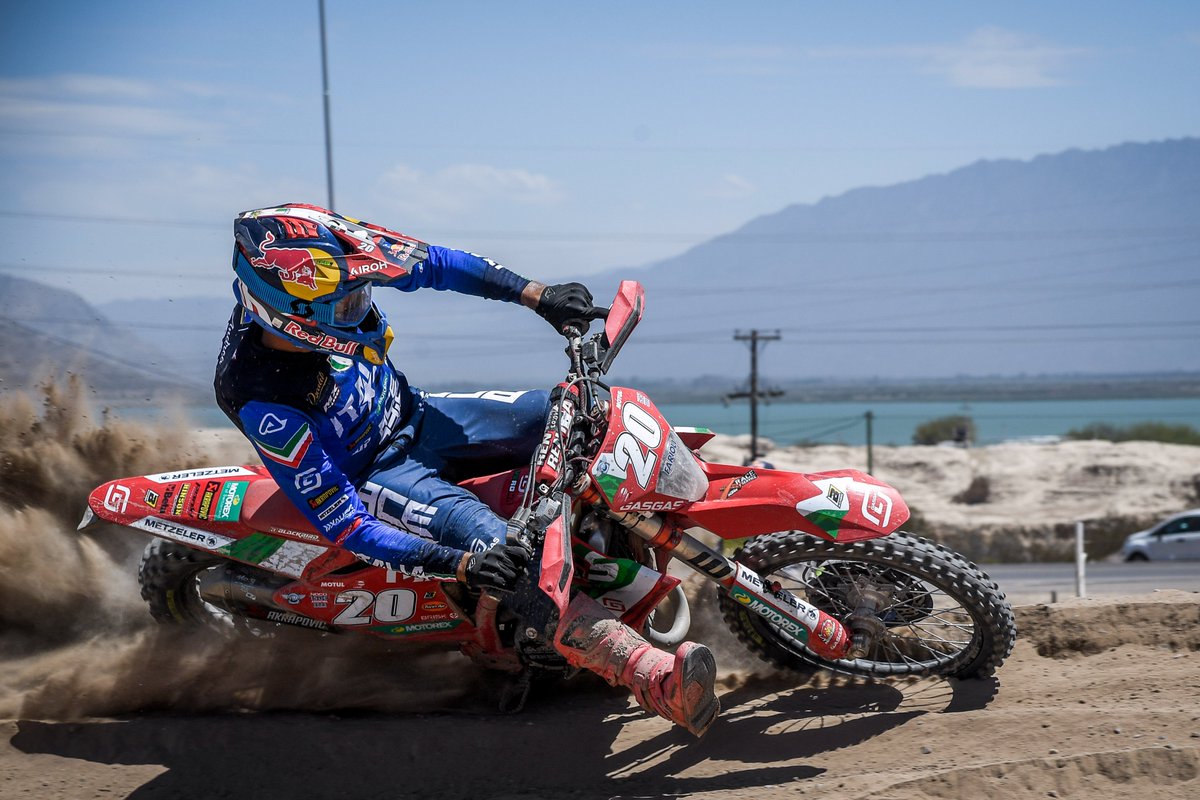 Andrea Verona vince la classe E2 ed è secondo assoluto alla Sei Giorni di Enduro. L’Italia chiude sesta nel Trofeo e ottava nello Junior. Con l'ISDE in Argentina si conclude un 2023 della #Magliazzurra ricco di successi e podi  🇮🇹💪

ℹ magliazzurra.it/fim-isde-day-6…

#WeAreFMI